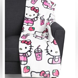 NWT Hello Kitty Strawberry Milk Throw 🍓